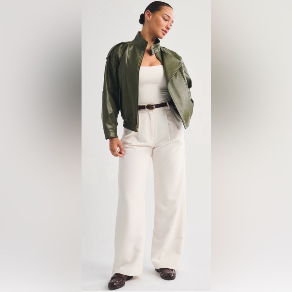 ABERCROMBIE AND FITCH Curve Love Wide Leg Trouser Pant in Cream Size 28 Short